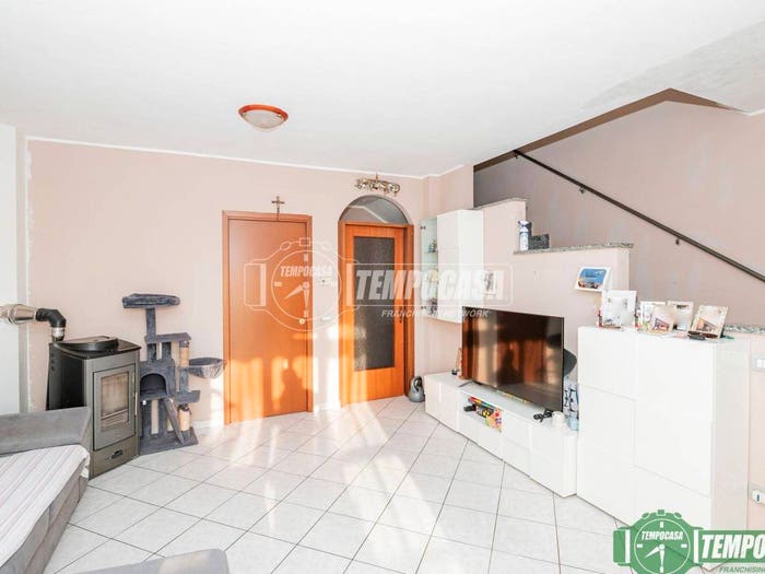 Casa quadrilocale in vendita in Via Papa Giovanni Paolo II, Casaletto Lodigiano
