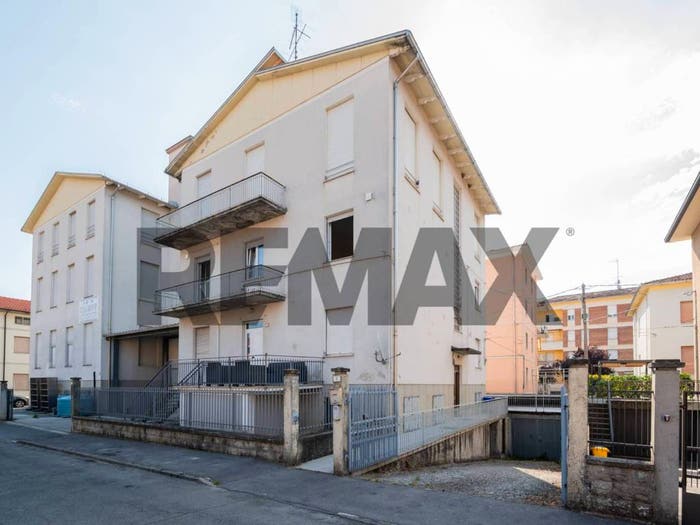 Casa con 6 locali in vendita in Via Risorgimento, Centro, Langhirano