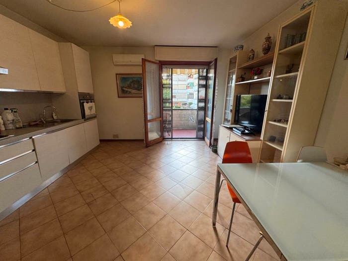 Appartamento trilocale in vendita in Via dei Ciliegi, Centro, Scandicci