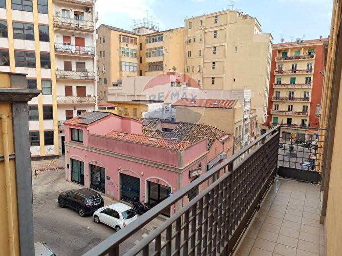 Appartamento con 5 locali in vendita in Via Eleonora D'arborea, Villanova, Cagliari