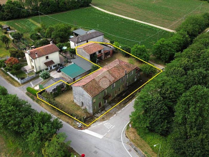 Casa con 6 locali in vendita in Via montebelluna di s andrea, Castelfranco Veneto