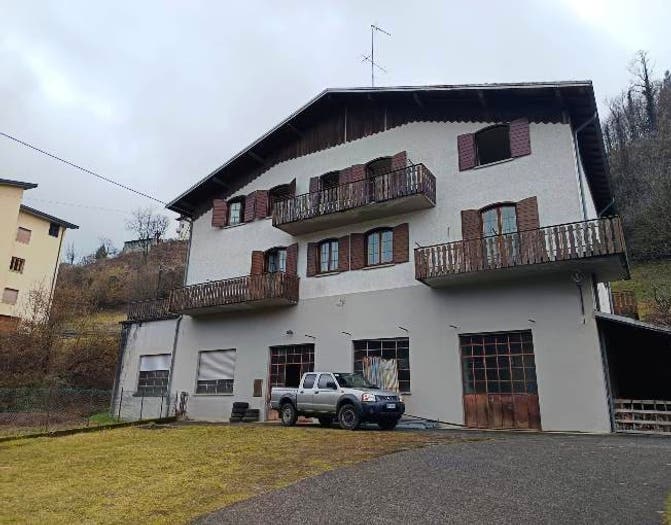 Casa con 6 locali in vendita in Via Novembre, Camoneone, Capizzone