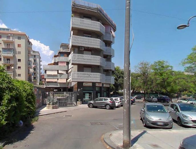 Appartamento con 6 locali in vendita in Largo Papa Paolo VI, Gioeni, Catania