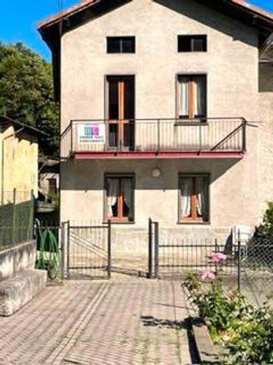 Casa quadrilocale in vendita in Villapinta, Buglio in Monte
