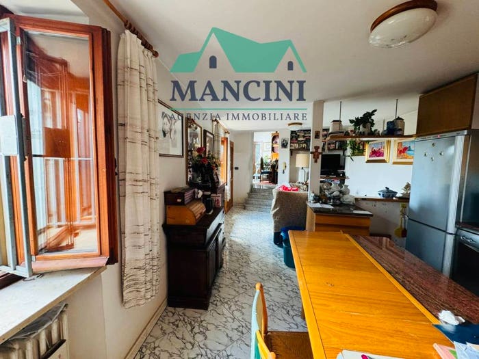 Casa con 6 locali in vendita in montirozzo, Centro Storico, Jesi