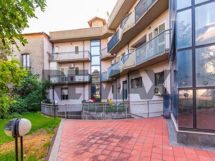 Appartamento con 5 locali in vendita in Via Circumvallazione, Paternò