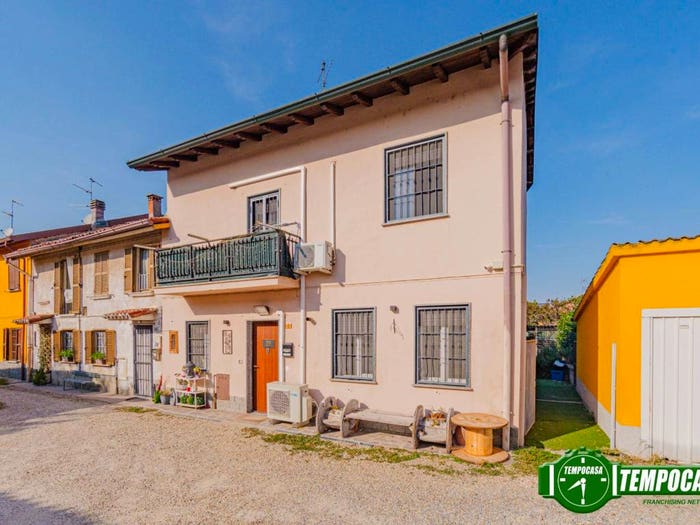Casa quadrilocale in vendita in Via Fratelli Cairoli, Albuzzano