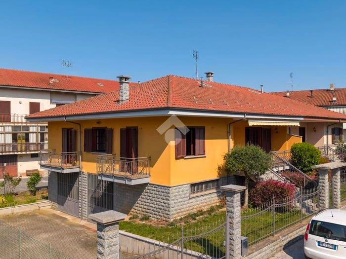 Casa con 6 locali in vendita in via giovanni bosco, Centro, Busca