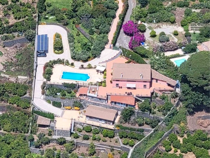 Casa con 6 locali in vendita in Via Brinzio, Aci Catena