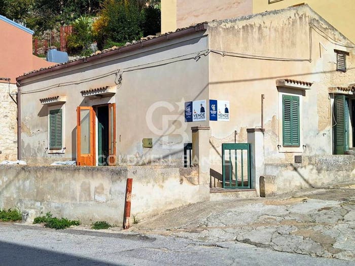 Casa quadrilocale in vendita in Via Modica Noto, Modica Bassa, Modica