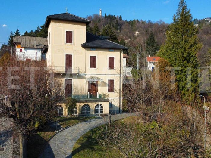 Casa con 6 locali in vendita in Via Mulattiera per San Maurizio, Brunate