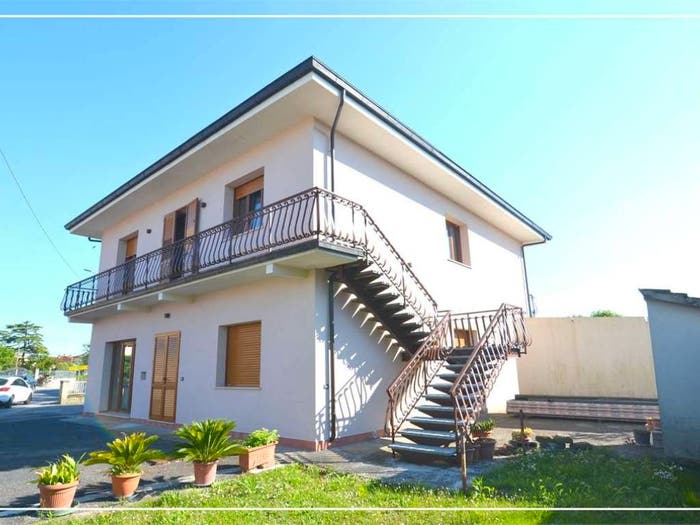 Casa con 6 locali in vendita in Uggia Pazzera Bizzarrino, Monsummano Terme