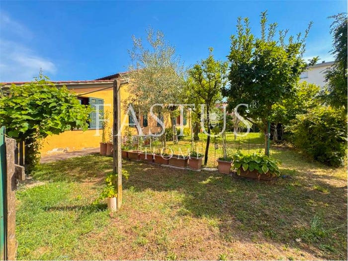 Casa con 6 locali in vendita in via paradiso, Centro, Monsummano Terme
