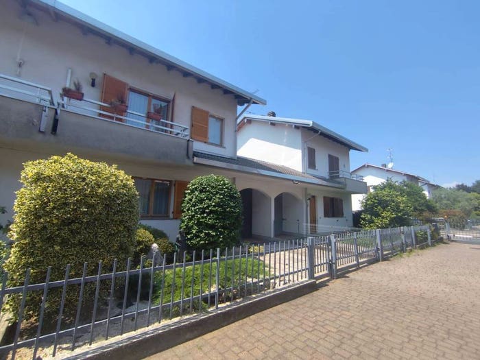 Casa quadrilocale in vendita in Via Roma, Gorla Minore