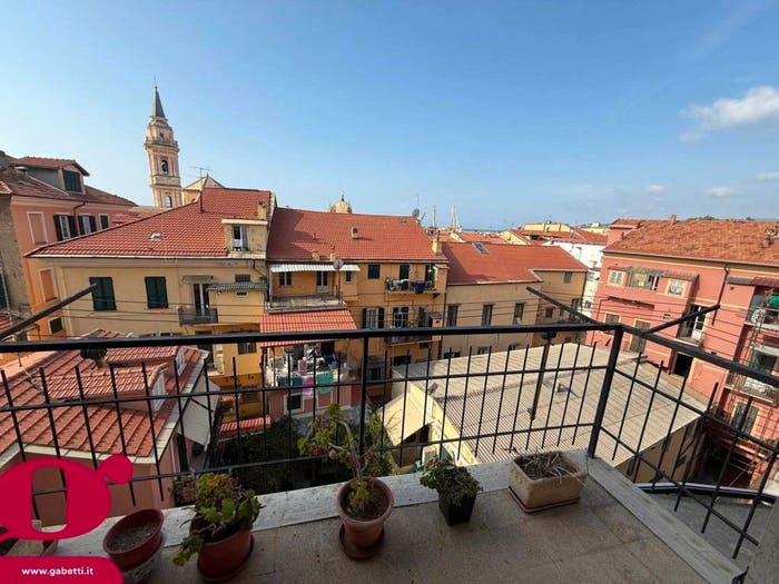 Appartamento trilocale in vendita in Via Giacomo Agnesi snc, Oneglia, Imperia