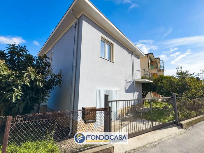 Casa con 6 locali in vendita in Via Colombera, Centro, Diano Marina