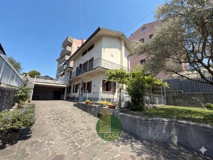 Casa con 6 locali in vendita in Via Mandamentale, Centro, Calolziocorte