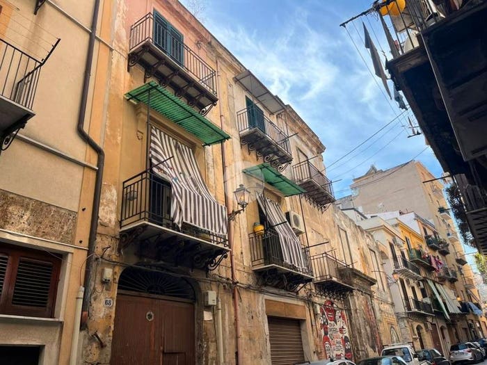 Appartamento trilocale in vendita in Via albergheria, Cassaro, Palermo