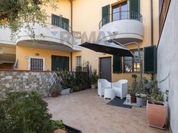 Appartamento con 5 locali in vendita in Via Alessandro Manzoni, Trecastelli