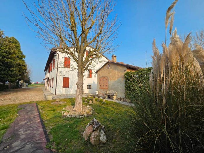 Casa con 6 locali in vendita in Medolla
