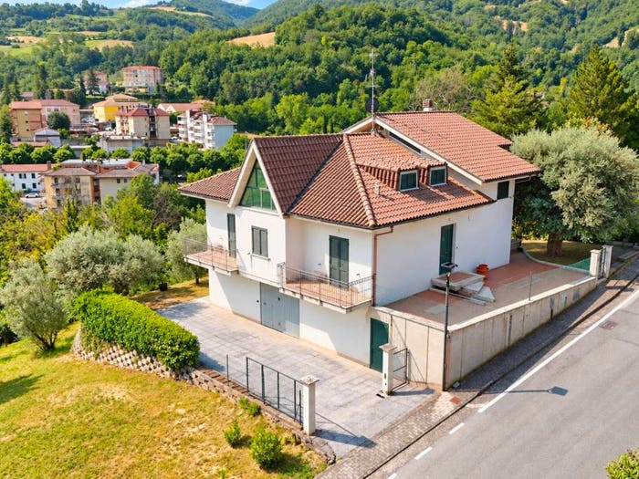 Casa con 6 locali in vendita in Via della Repubblica, Centro, Rotella