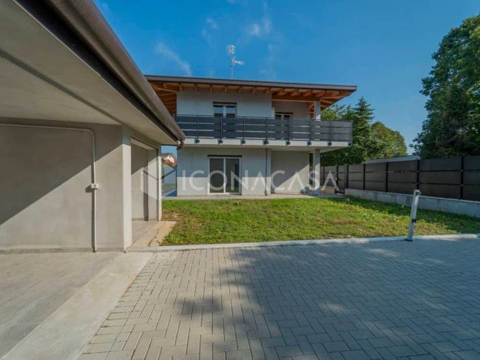 Casa quadrilocale in vendita in Via Luigi Cadorna, Centro, Magnago