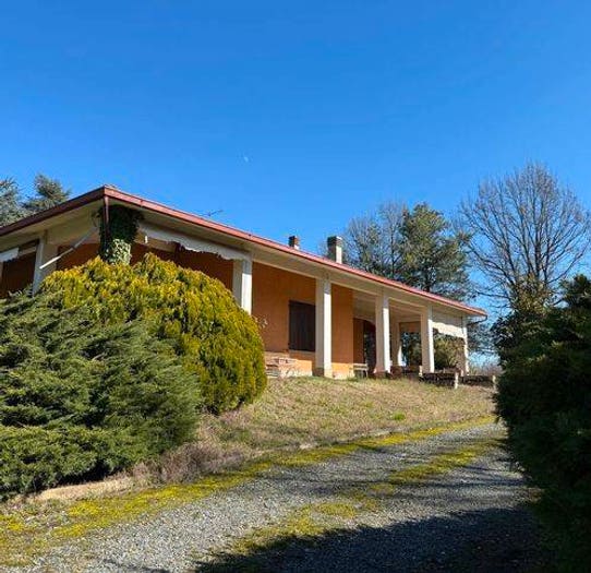 Casa con 6 locali in vendita in Strada Comunale Tassarolo, Francavilla Bisio