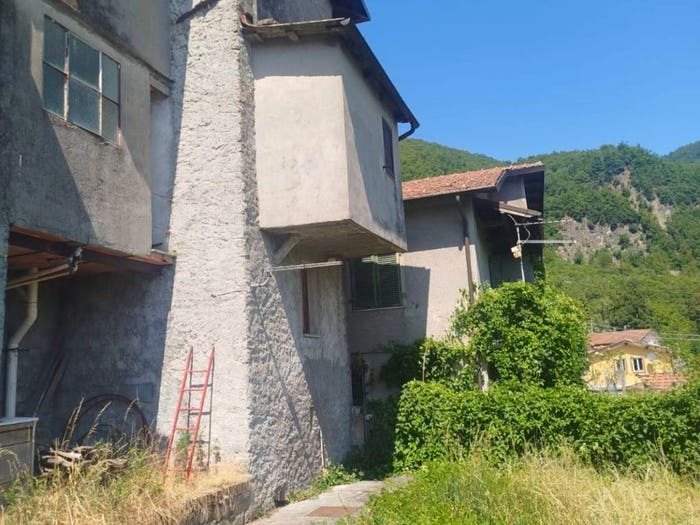 Casa con 6 locali in vendita in Via Alberto Bertolini, Centro, Camporgiano
