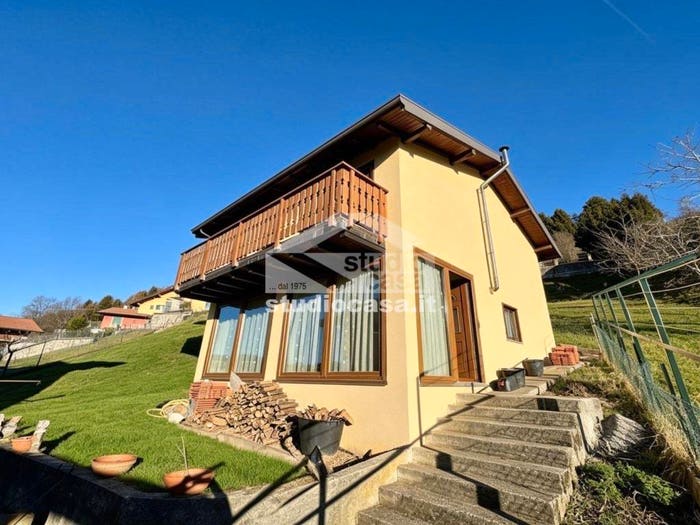 Casa quadrilocale in vendita in Bossico