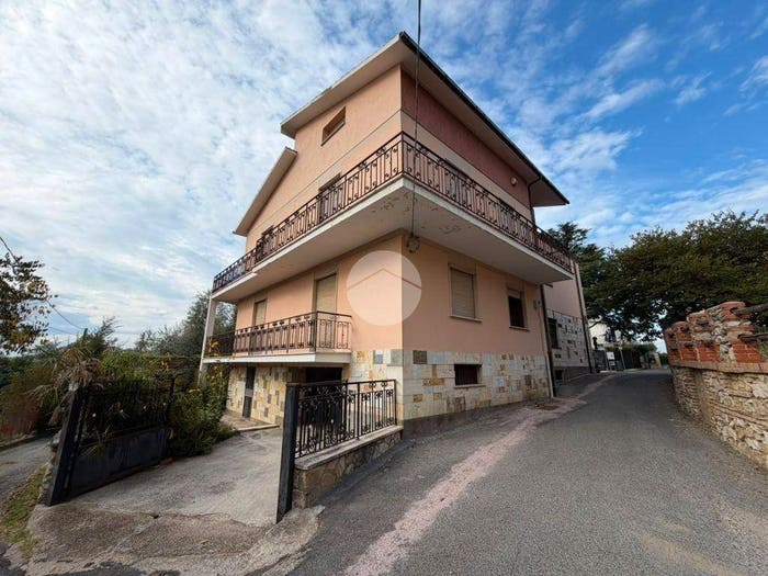 Appartamento trilocale in vendita in Via col di lana, Canneto, Fara in Sabina