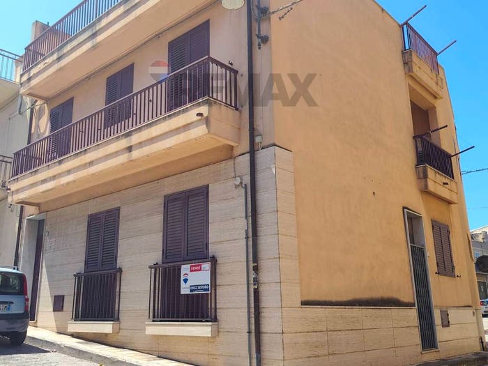 Appartamento quadrilocale in vendita in Piazza A Saffi, Centro, Comiso