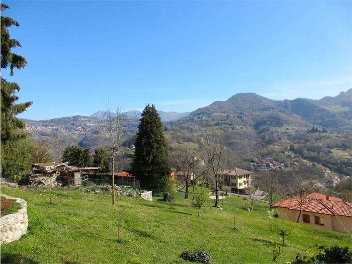 Casa con 6 locali in vendita in Via Fenile, Bedulita