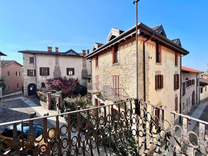 Appartamento con 5 locali in vendita in Piazza Monte Grappa, Centro, Daverio