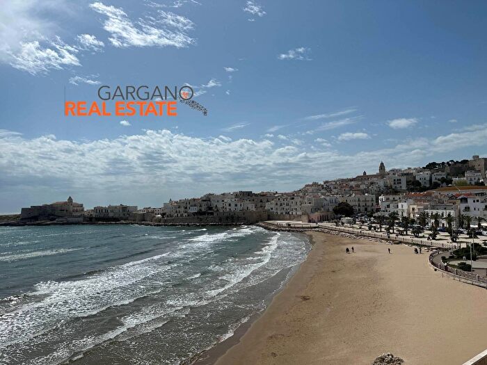 Appartamento trilocale in vendita in Lungomare Cristoforo Colombo, Vieste
