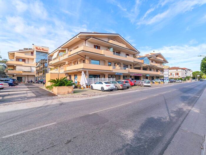Appartamento trilocale in vendita in Via Roma, Silvi Marina, Silvi