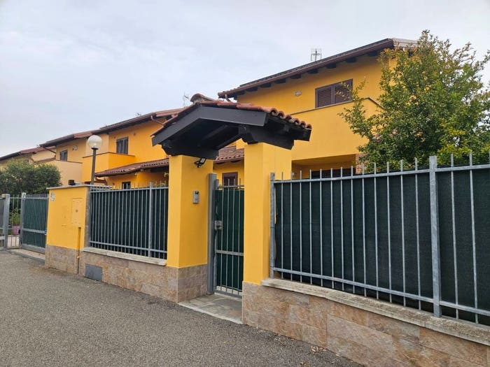 Casa quadrilocale in vendita in Via Agostino Depretis, Vellezzo Bellini