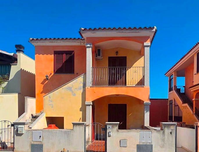 Appartamento trilocale in vendita in Via Peppino Mereu, Centro, Posada
