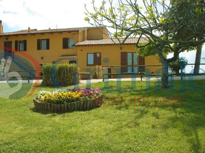 Casa con 6 locali in vendita in VIA DELLA MOLINELLA, Deruta