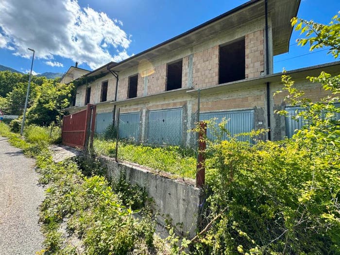 Casa con 5 locali in vendita in Via Canistro, Pescocanale, Capistrello