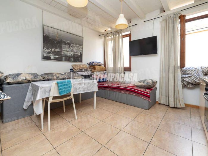 Appartamento bilocale in vendita in Via Antonio Locatelli, Centro, Alzano Lombardo