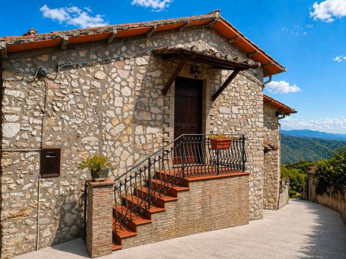 Casa con 5 locali in vendita in Località Case Sparse Macchianlunga, Ferentillo