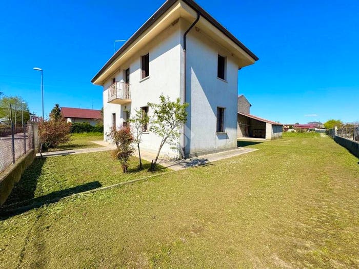 Casa bilocale in vendita in Via Enrico Fermi, Rivignano, Rivignano Teor