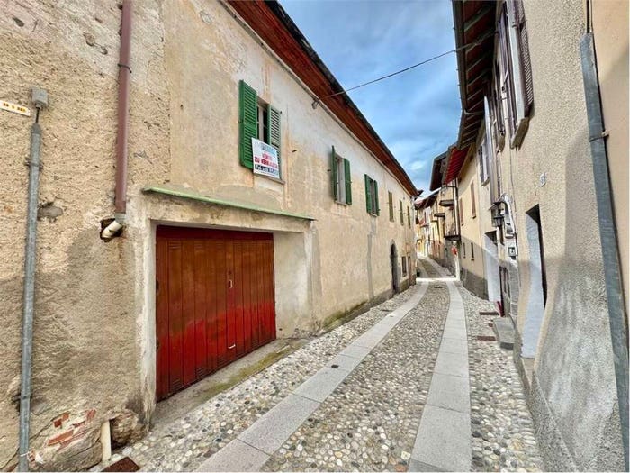 Casa quadrilocale in vendita in Roma, Bedero, Brezzo di Bedero