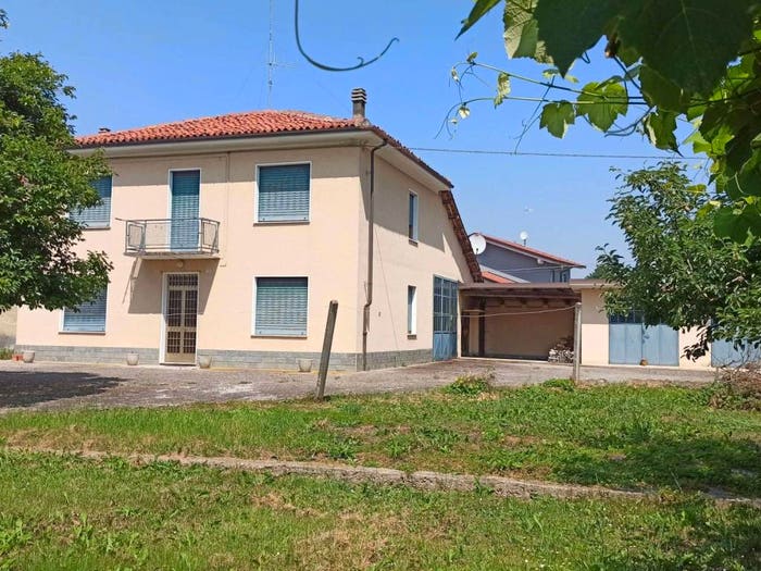 Casa con 6 locali in vendita in Via Circonvallazione, Centro, Carrù