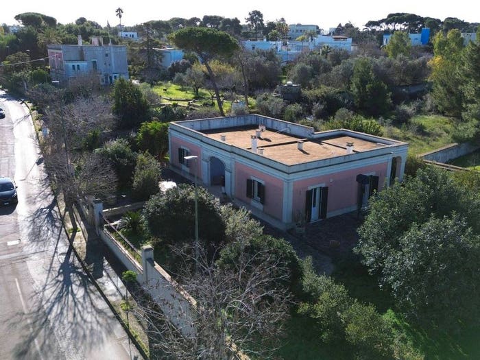 Casa con 6 locali in vendita in Via San Nicola di Pergoleto, Centro, Galatone