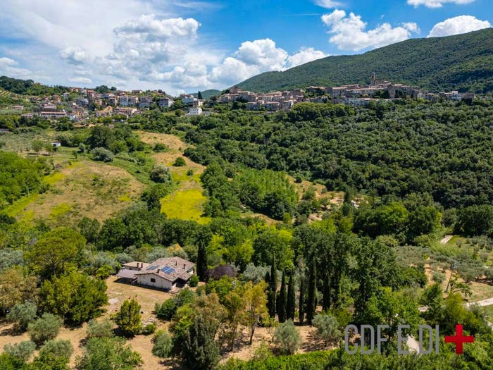Casa quadrilocale in vendita in Vocabolo Mercata, Toffia