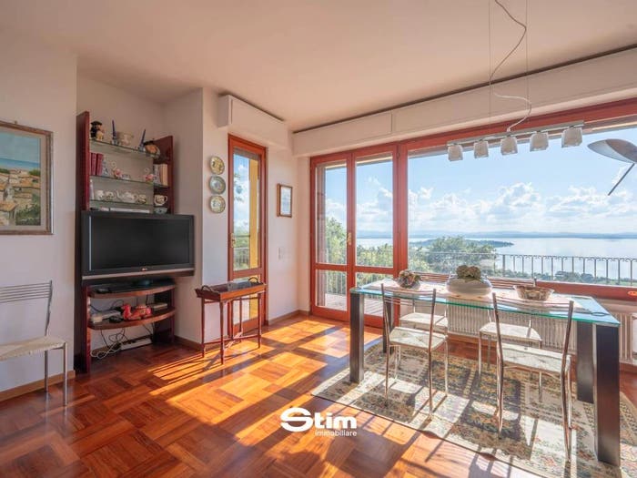 Casa con 6 locali in vendita in Strada della Collina, Magione