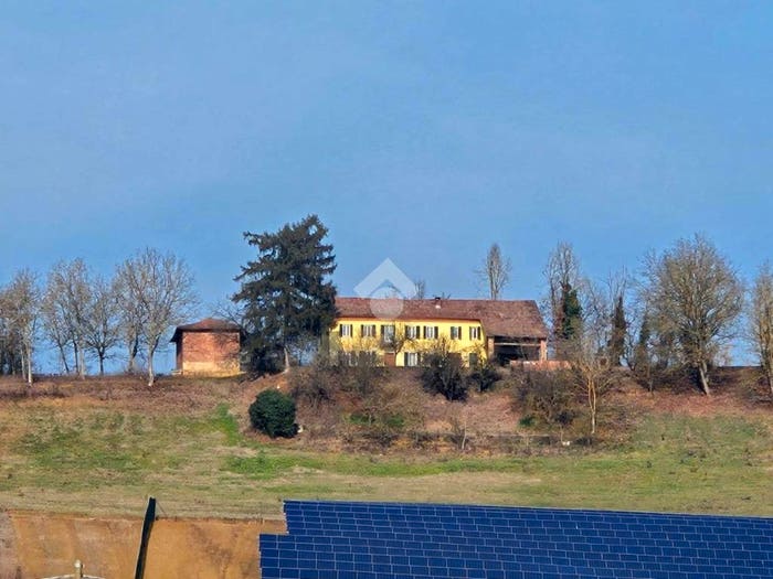 Casa con 6 locali in vendita in VIA BRICCO FIORE, Cortiglione