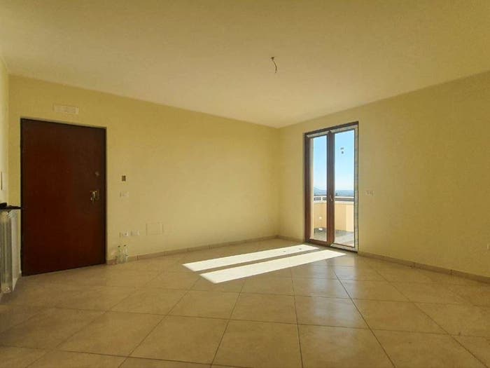 Appartamento quadrilocale in vendita in Via Madonna degli Angeli, Bellona