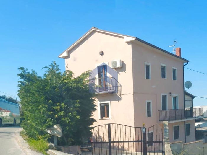 Casa con 6 locali in vendita in Via Teofilo Patini, Centro, Castel Frentano